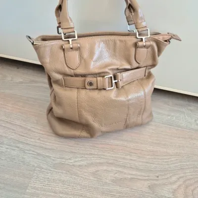 sac à main beige en cuir Patrick Blanc